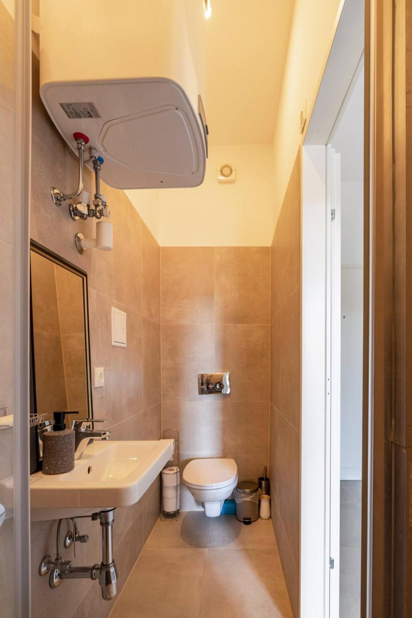 Apartment Near Schoenbrunn & Metro Bécs Kültér fotó