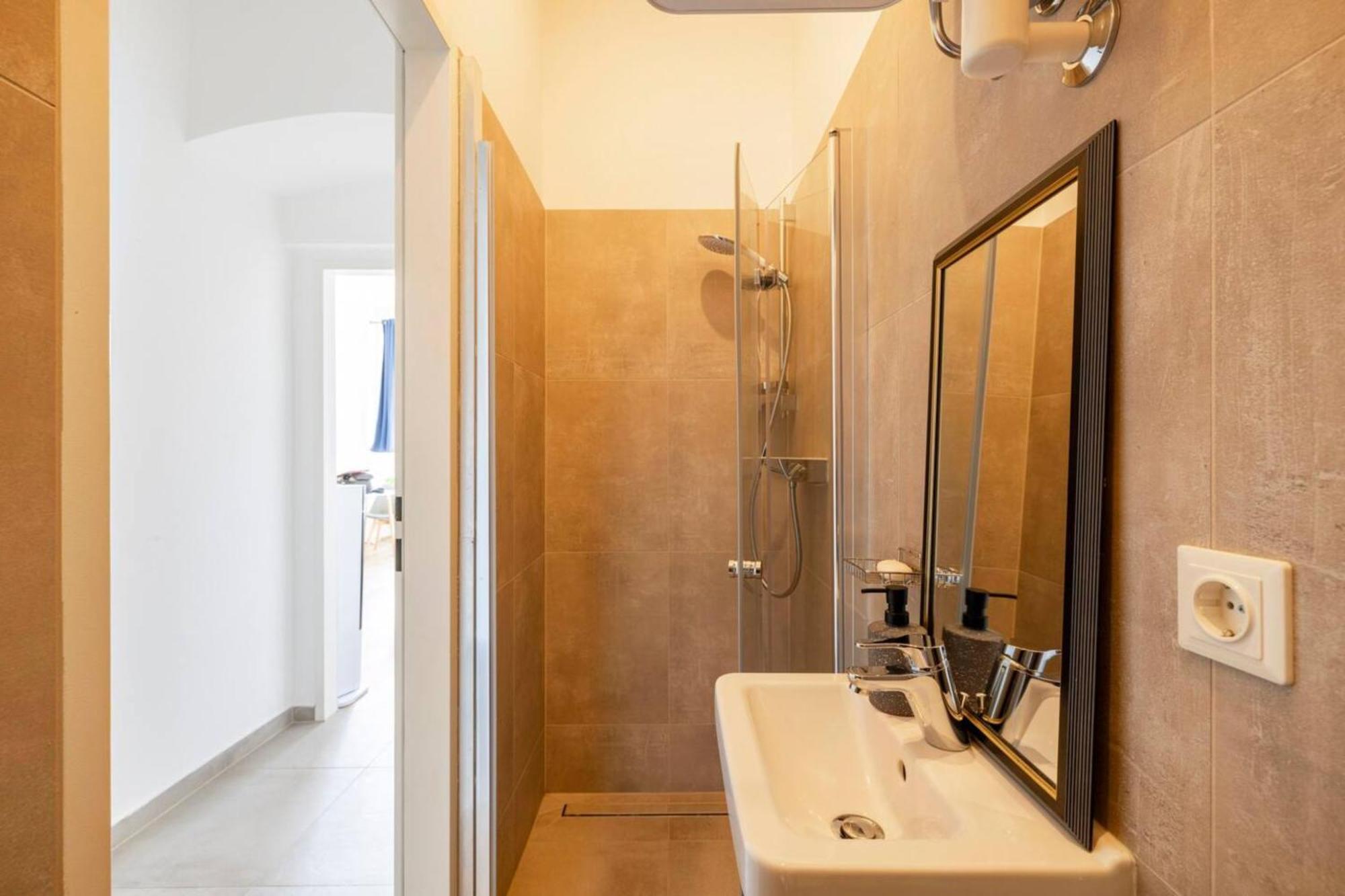 Apartment Near Schoenbrunn & Metro Bécs Kültér fotó