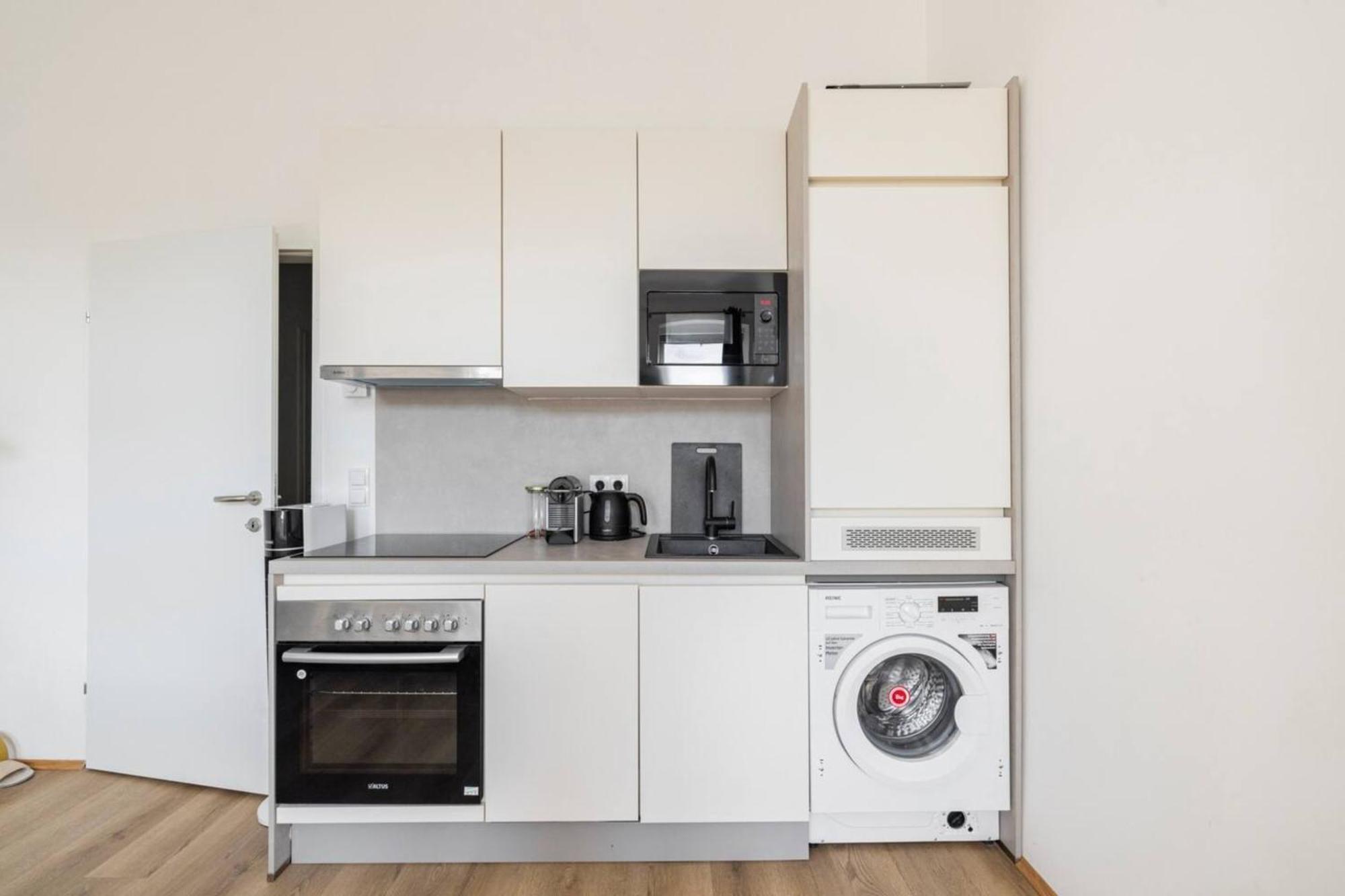 Apartment Near Schoenbrunn & Metro Bécs Kültér fotó